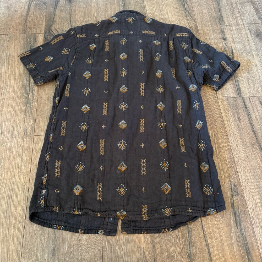 3218 Roark Scholar Manawa Tapu Shirt M Black Short Sleeve Classic Fit Woven - Picture 2 of 6